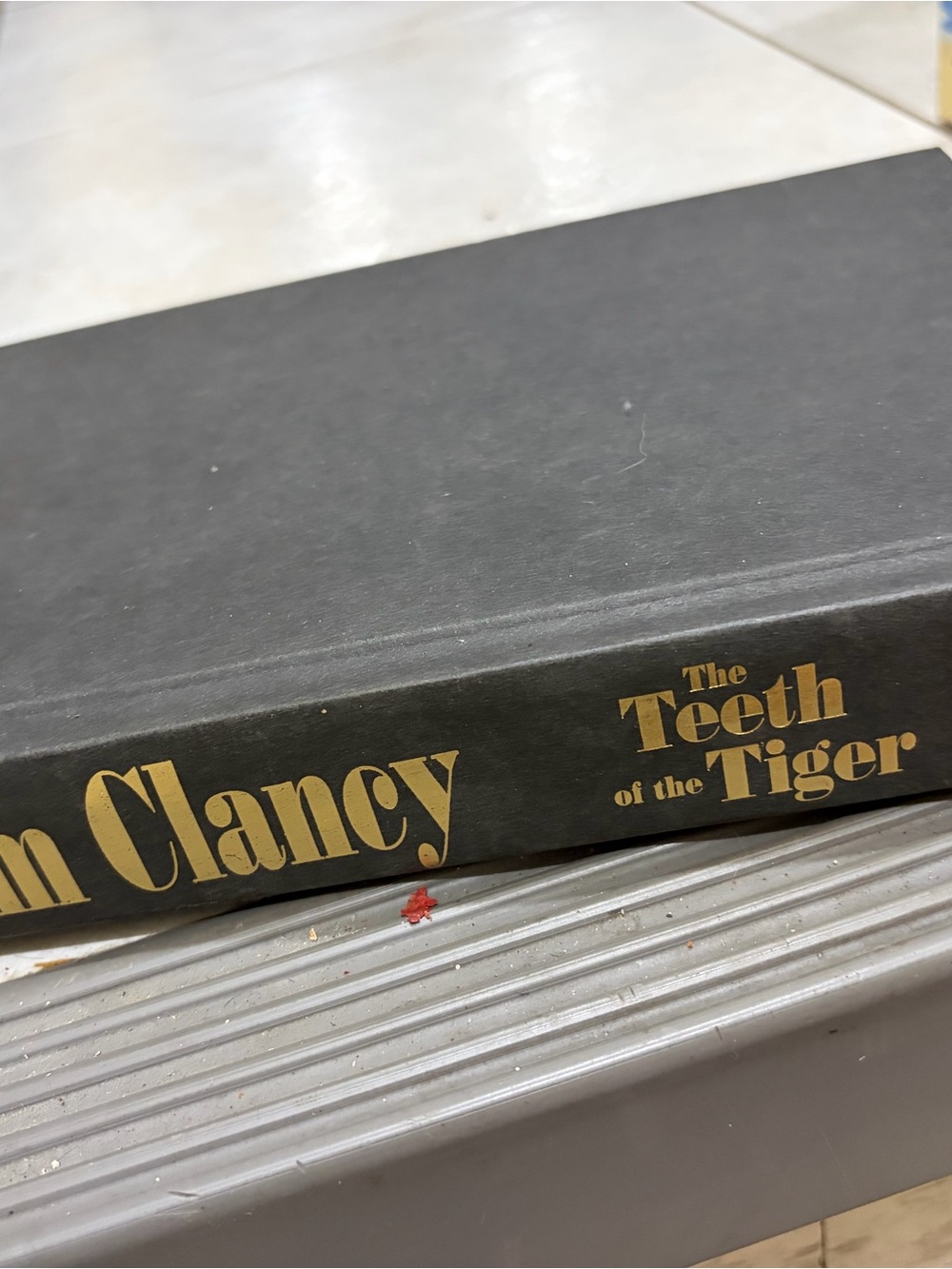 Tom Clancy - The Teeth of the Tiger Hardcover (Black & Gold)